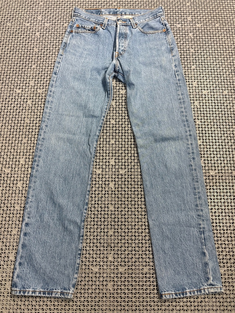 Vintage Levi's 501 Medium Wash Button-Fly Blue Jeans - Y2K